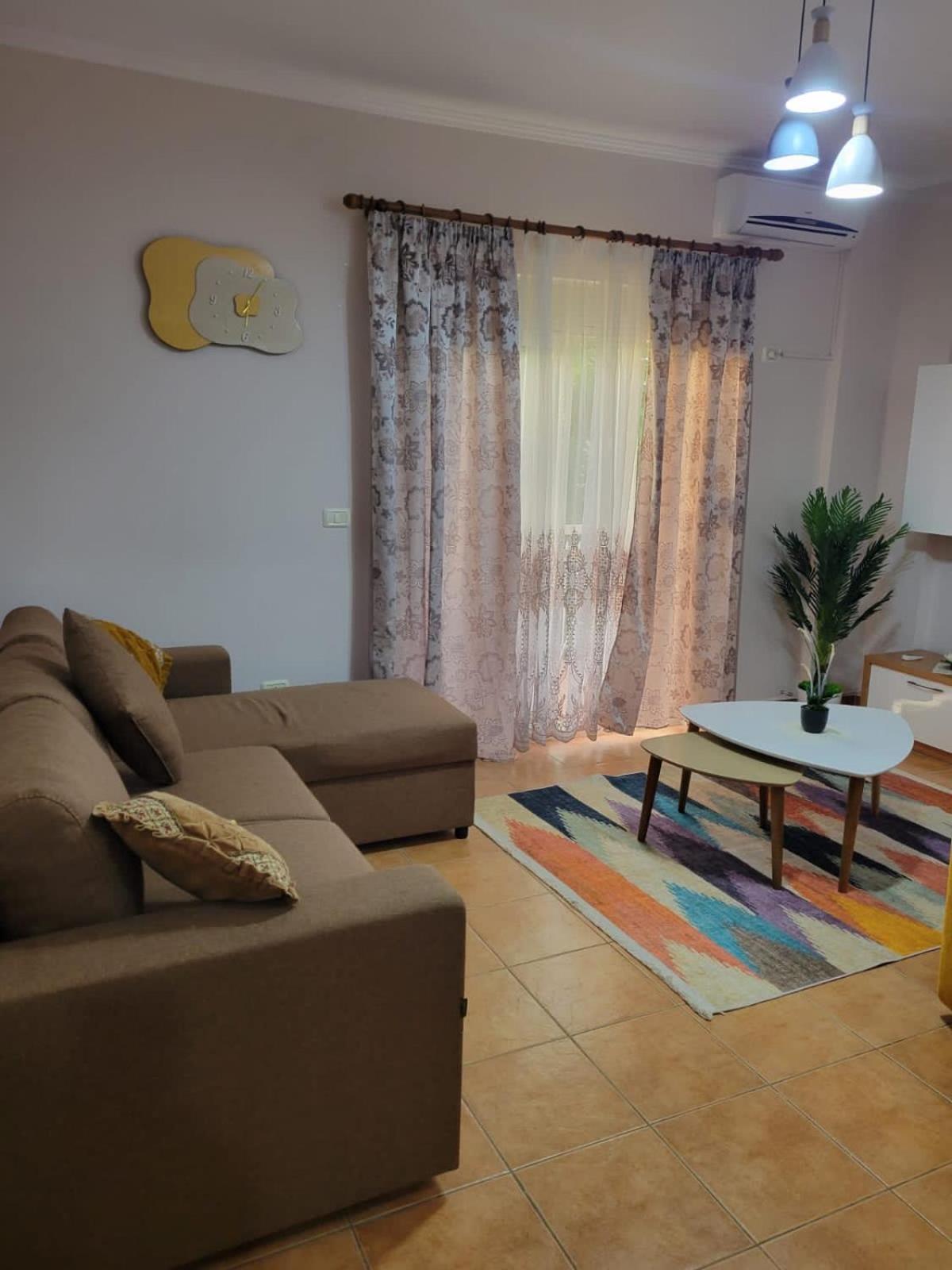 Apartament Eri's For Rent